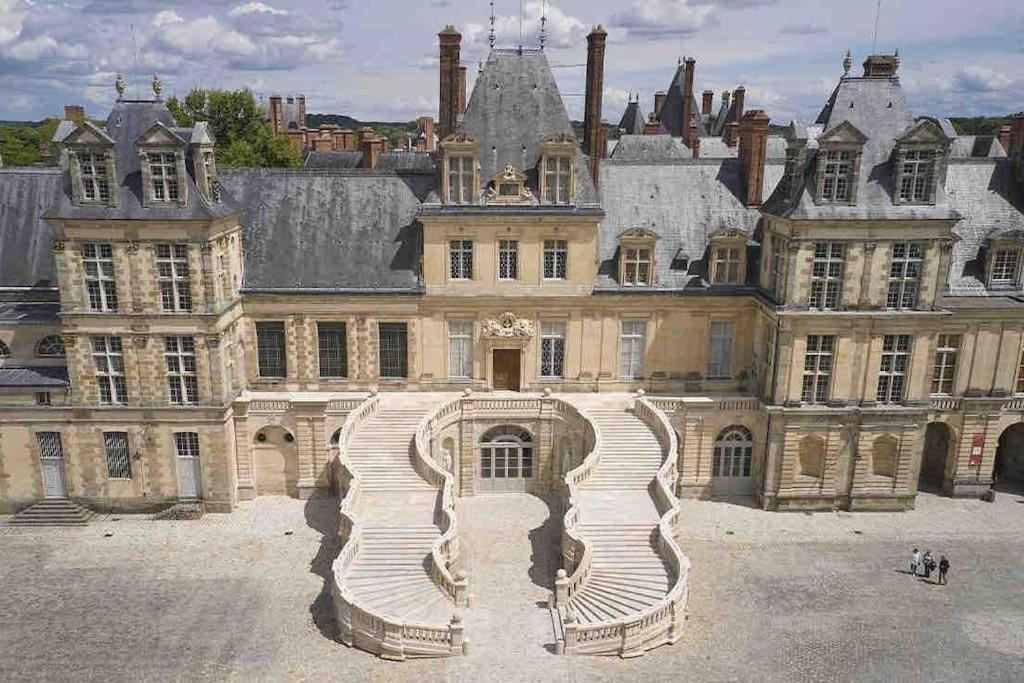 Bright Studio Apartment - Fontainebleau Luaran gambar