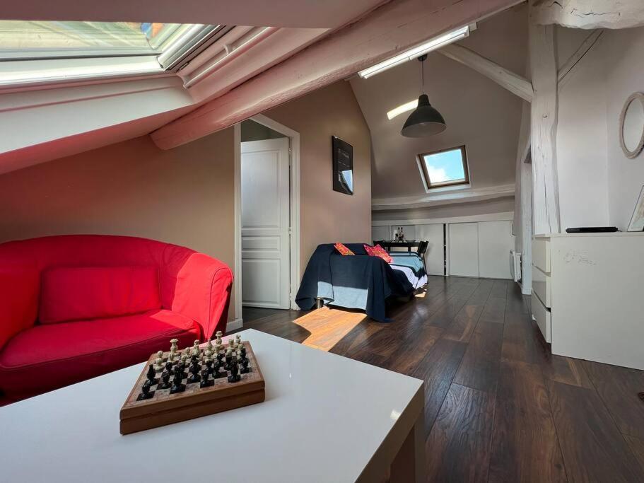 Bright Studio Apartment - Fontainebleau Luaran gambar